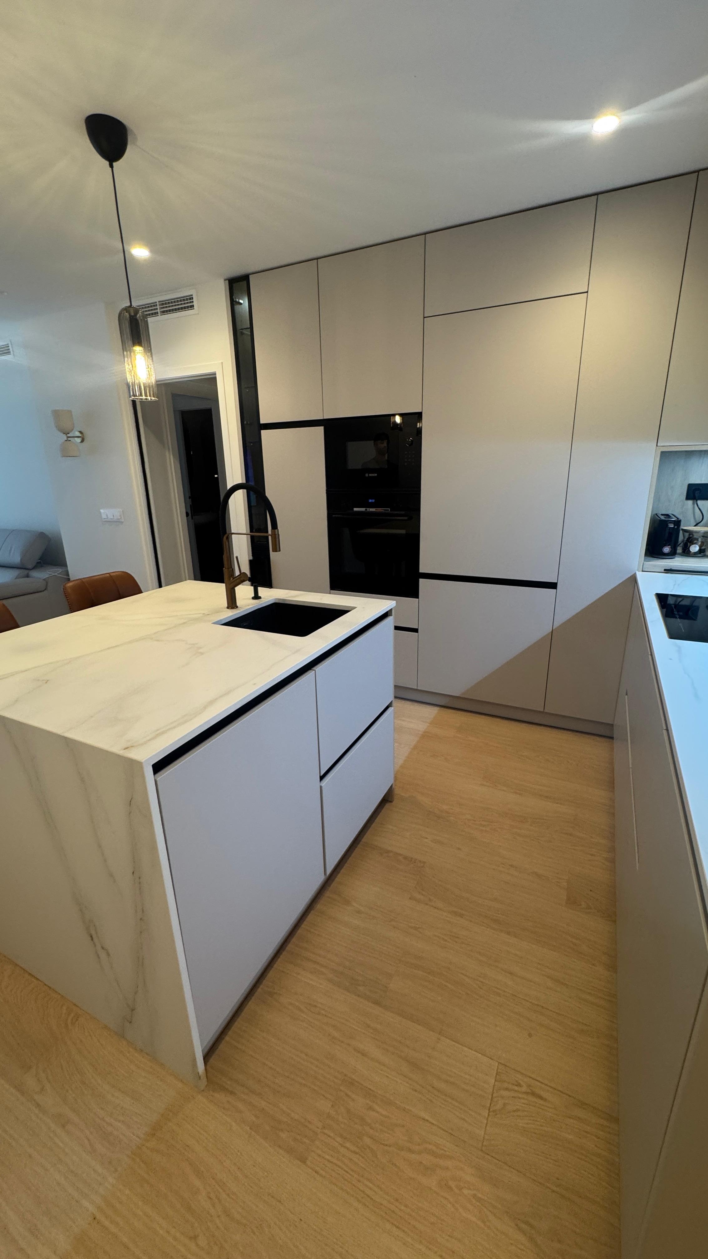 Cocina Moderna con Isla Central - Imagen 1