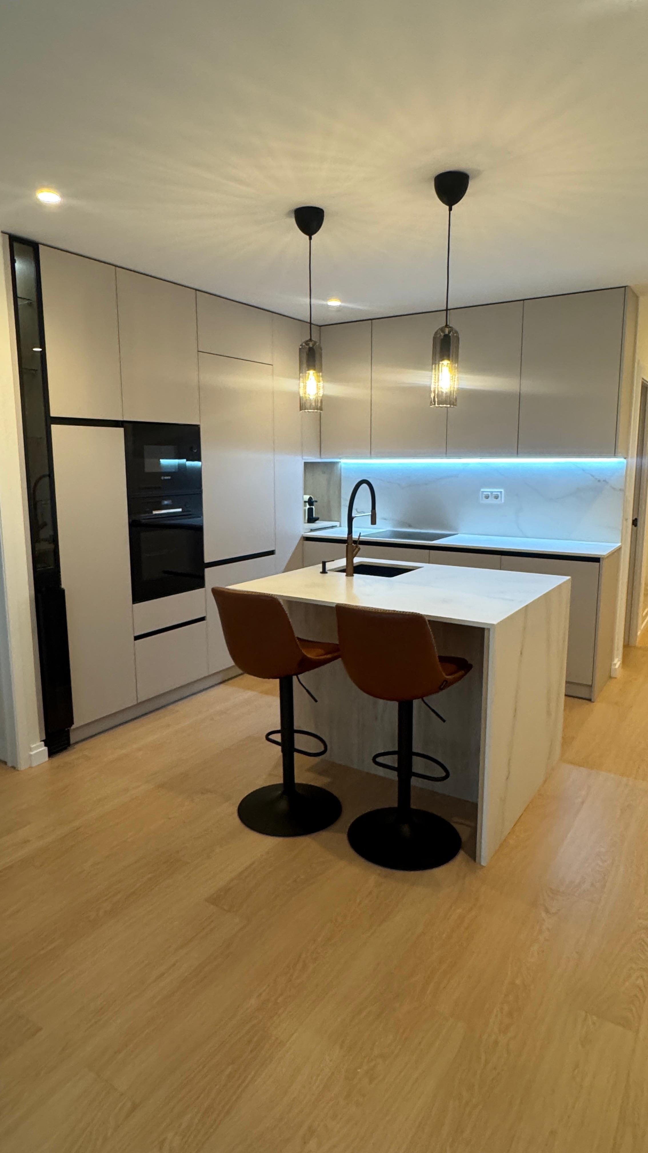 Cocina Moderna con Isla Central - Imagen 3